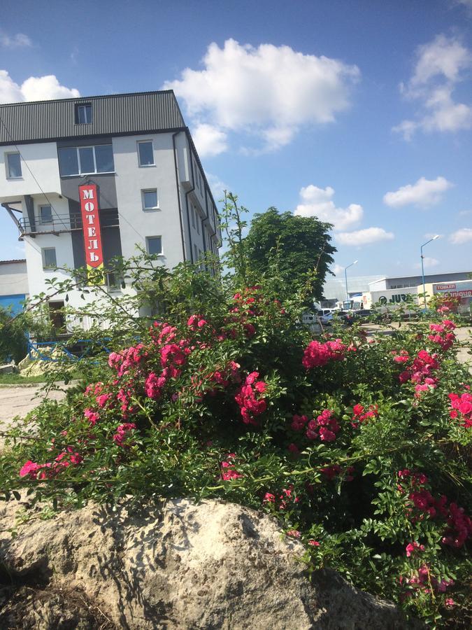 Autopark Hotel Lviv Exterior photo